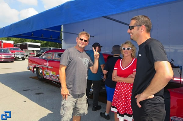 Impromptu drivers meeting with Bob Mandell and Jason Lansdown